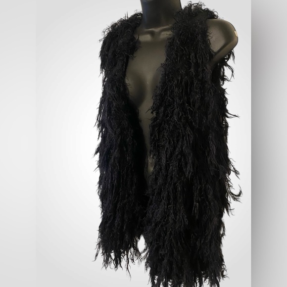 Peace Love World Jackets & Blazers - Peace Love World Elegant Moni Black Vest | Shaggy Reversible Vest NWT 0ne Size